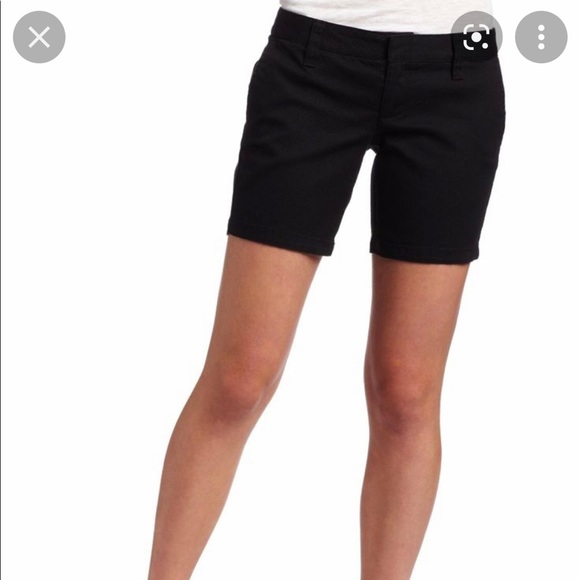 HURLEY Classic fit low rider skateboarding/Bermuda shorts. Size 7. In black - Picture 1 of 15